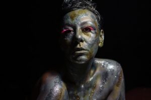 Je Veux - Objavljen debitantski album "I Glow"