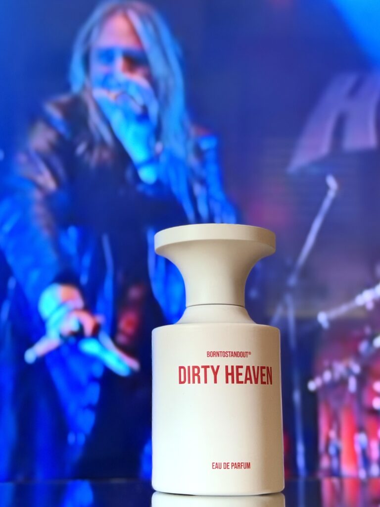 Born To Stand Out Dirty Heaven – koncertni parfem u mračnoj live koncertnoj atmosferi