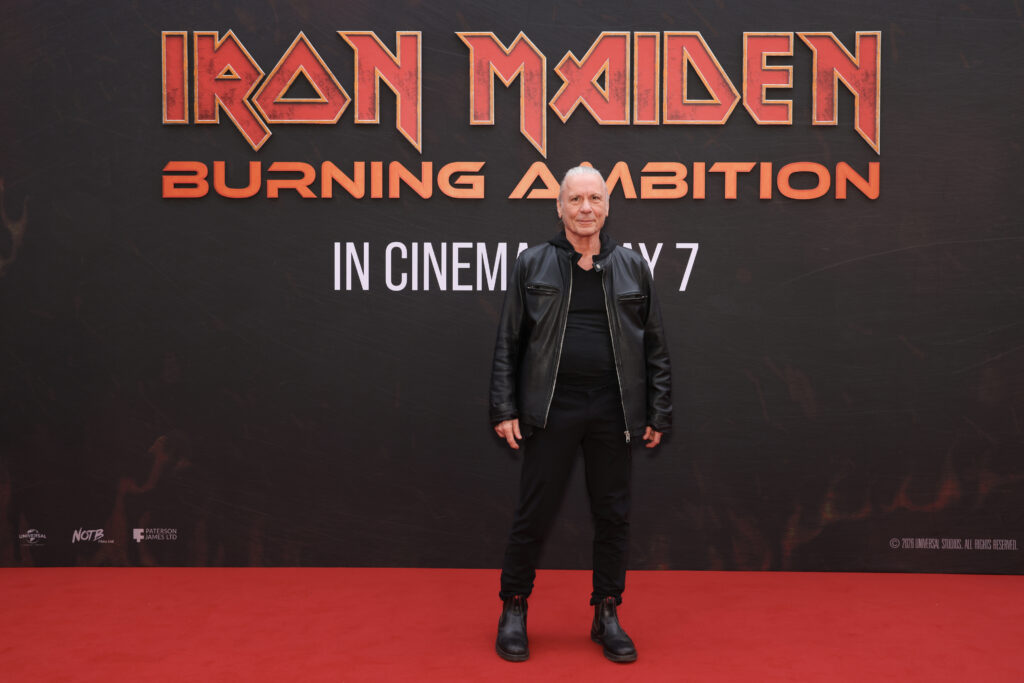 Bruce Dickinson na londonskoj premijeri Iron Maiden Burning Ambition