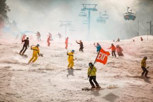 Festival 84, Spust mira i prijateljstva