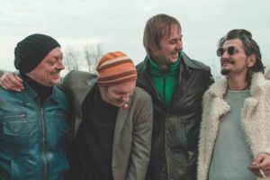 Sjajni Kojoti zaključuju lineup INmusica #14 te će na Jarunu svirati uz bok najvećim imenima svjetske glazbe kao što su The Cure, Foals, Suede, Garbage, The Hives i brojni drugi. Jedni od nositelja Fiju-briju generacije, grupa Kojoti, prije dvije godine se vratila na scenu nakon što gotovo 15 godina nisu svirali. Da je interes za njihovim koncertima velik svjedoči i činjenica što su gotovo rasprodali sve dvorane u kojima su dosad svirali, a ove godine su objavili i hvaljeni album Sve je pod kontrolom?. Brojni domaći kritičari ocijenili su album kao najbolji rock album godine, a kako zvuči uživo publika će imati priliku provjeriti i na jarunskoj pozornici INmusic festivala #14. Kojoti nastupaju u svojoj najjačoj postavi: Davor Viduka (gitara), Alen Marin (vokal), Vanja Marin (bas) te Bobo Gruičić (bubanj), a na INmusicu će odsvirati i svoje najveće hitove "Sto milja daleko od nje", "Razuzdan i lud", "Izgubljen u svemiru" te "Hodala je pola metra iznad zemlje". Kojoti se pridružuju impresivnom line-upu na INmusic festivalu #14 koji uključuje The Kojoti koncert Tvornica kulture Zagreb 14 ožujka 2026