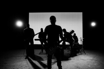 NEON feat. Ivan Dečak - Daleko odavde: poziv na bijeg iz kolektivnog stanja svijesti