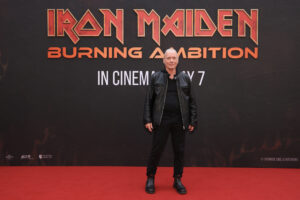Bruce Dickinson na londonskoj premijeri Iron Maiden Burning Ambition