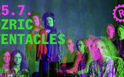 Ozric Tentacles nastupaju uživo na koncertu tijekom turneje